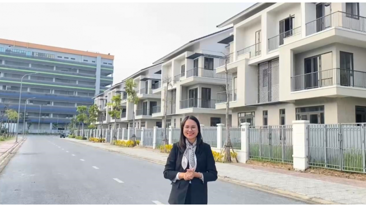 Hàng chuyển nhượng: Duy nhất căn biệt thự song lập 180m2 đơn giá 65 triệu, cho thuê 30 triệutháng